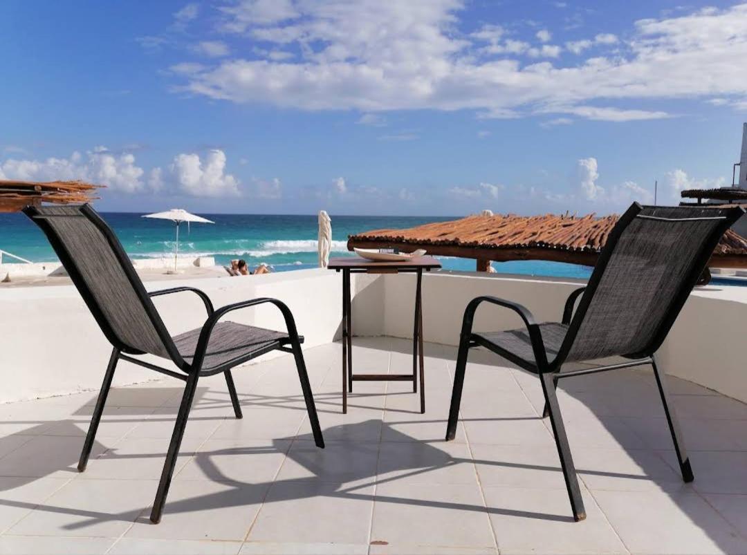 Beachfront Studio With Ocean View Канкун Екстериор снимка