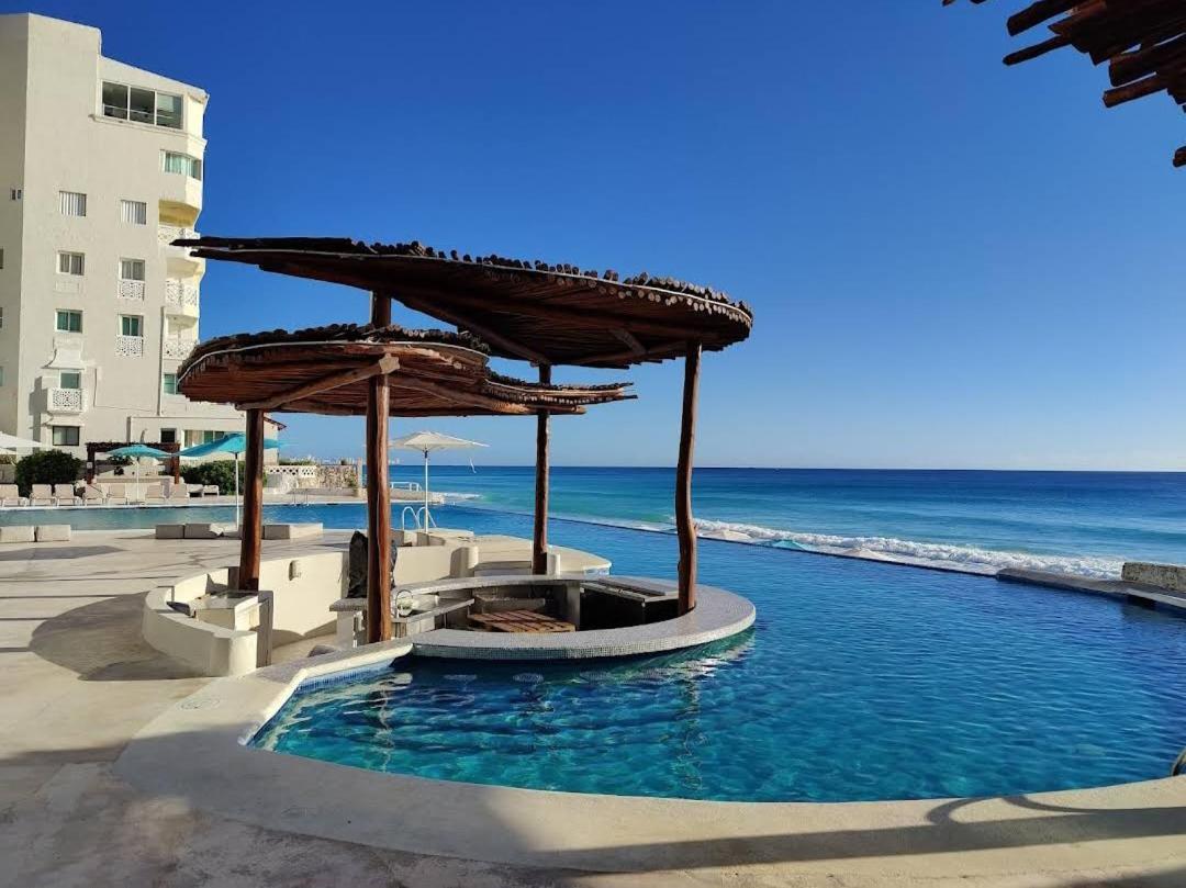 Beachfront Studio With Ocean View Канкун Екстериор снимка