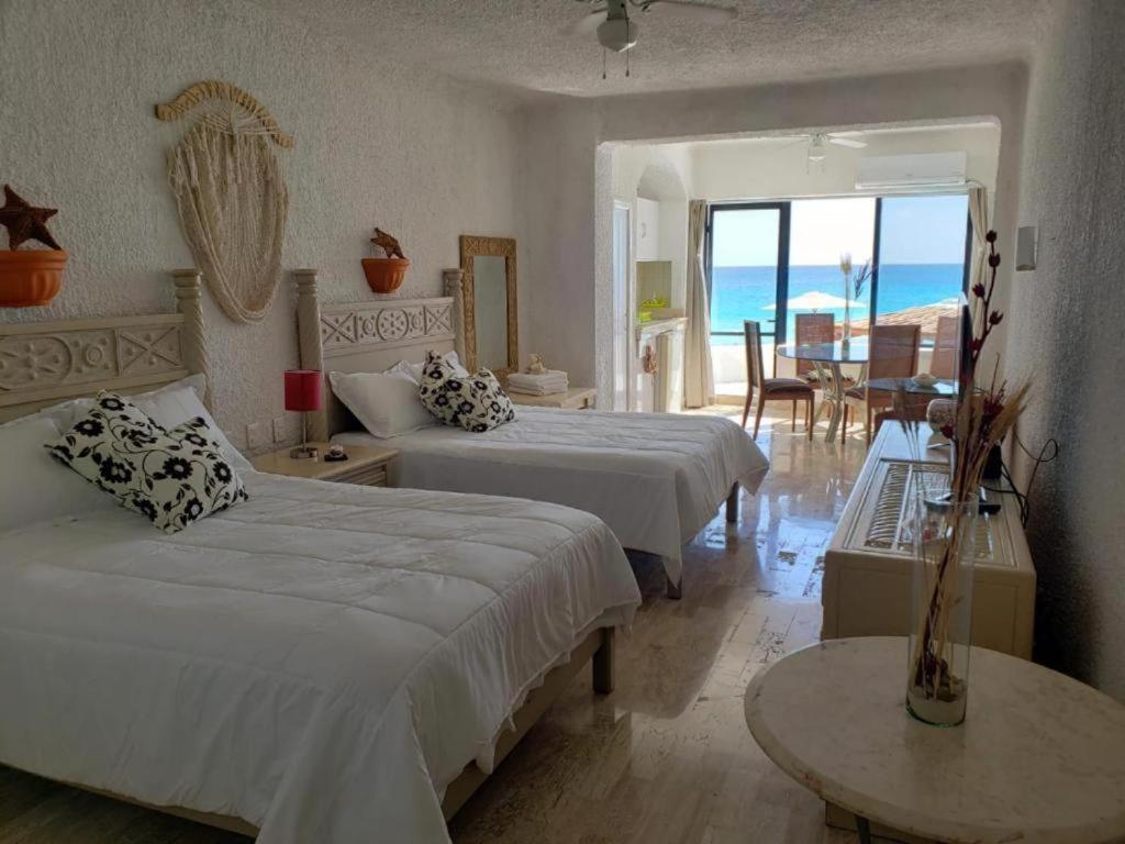 Beachfront Studio With Ocean View Канкун Екстериор снимка