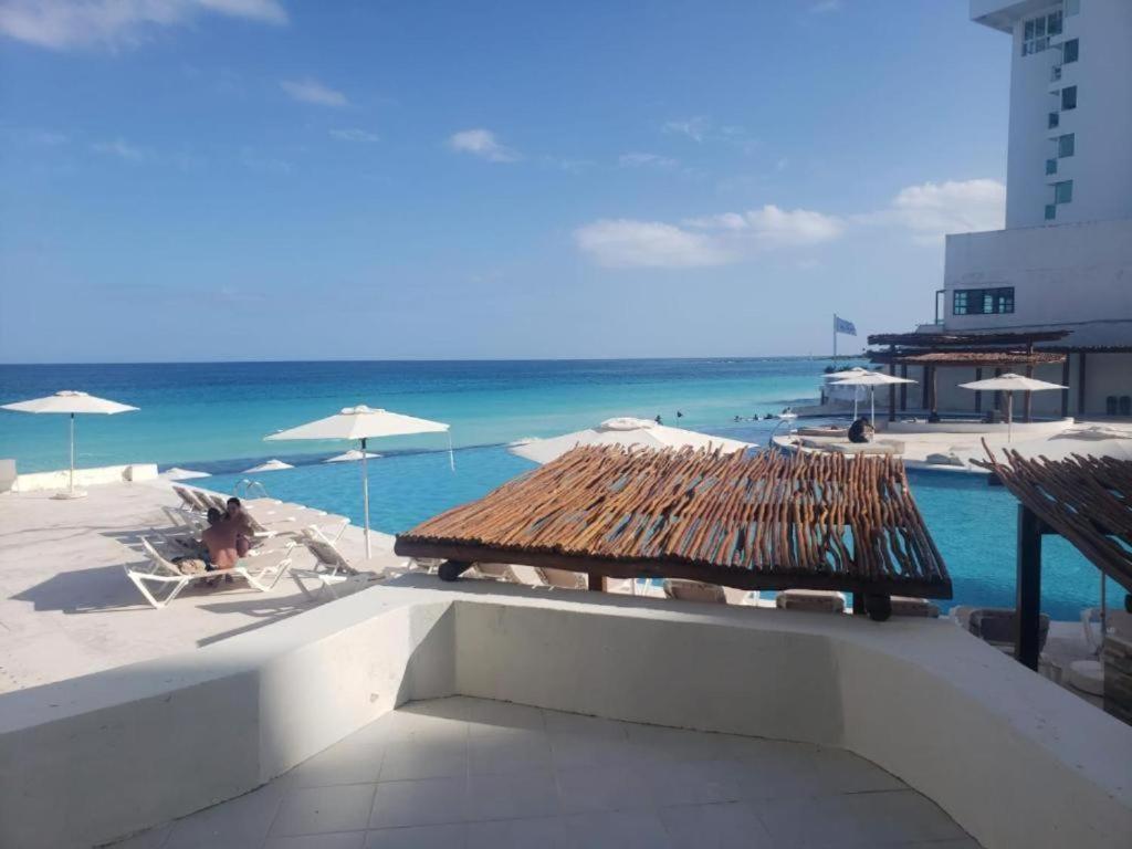 Beachfront Studio With Ocean View Канкун Екстериор снимка