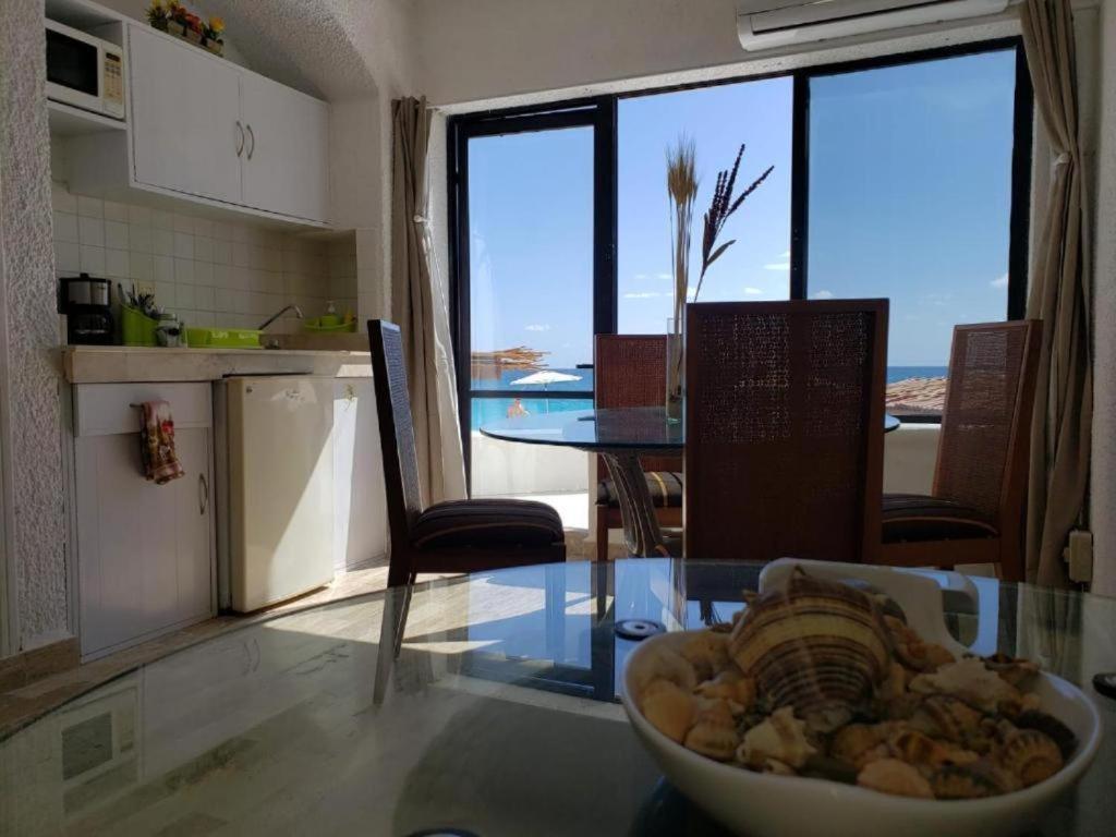 Beachfront Studio With Ocean View Канкун Екстериор снимка
