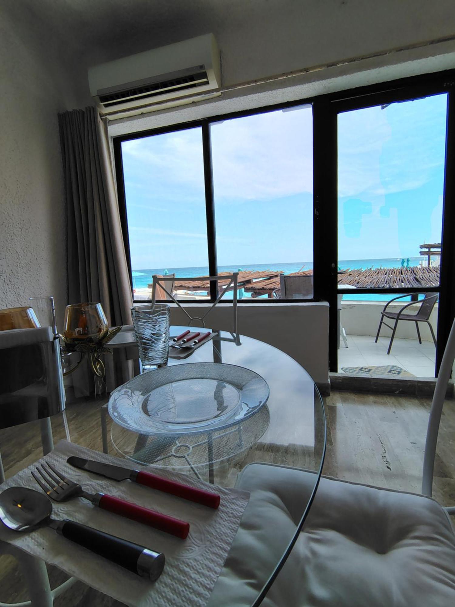 Beachfront Studio With Ocean View Канкун Екстериор снимка
