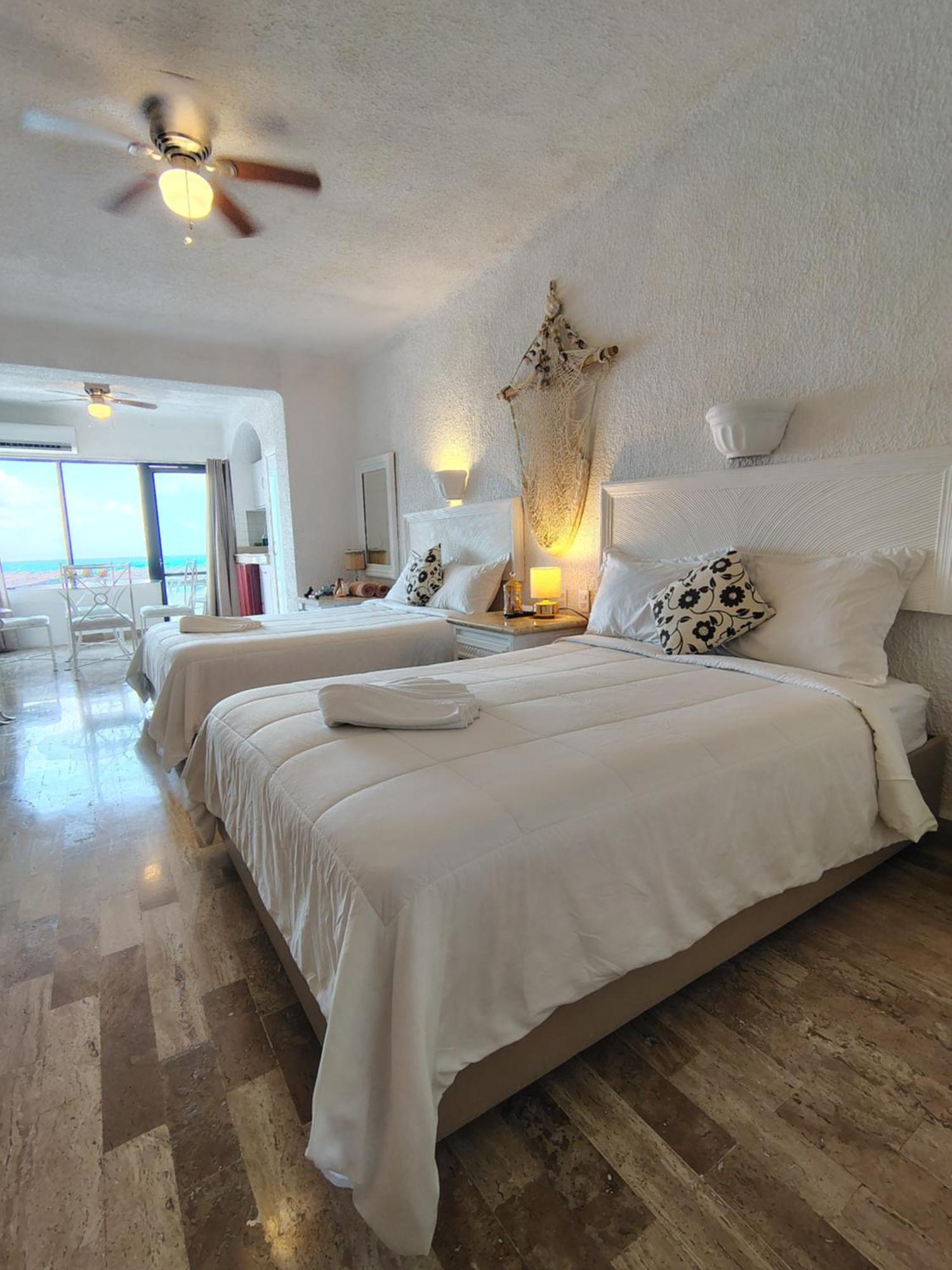 Beachfront Studio With Ocean View Канкун Екстериор снимка