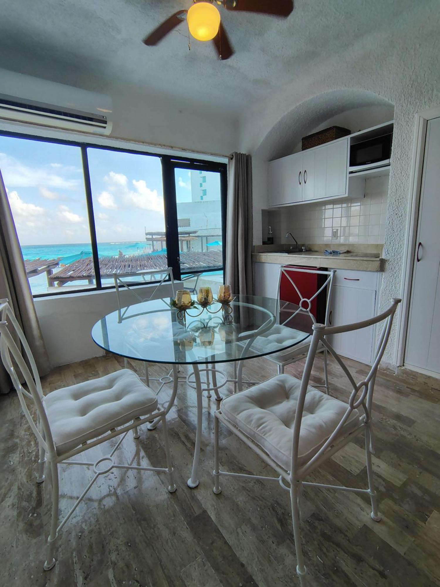 Beachfront Studio With Ocean View Канкун Екстериор снимка